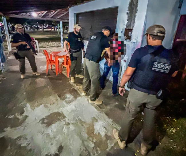  Criminoso com histórico de tráfico e homicídio é preso durante festival em Luís Correia