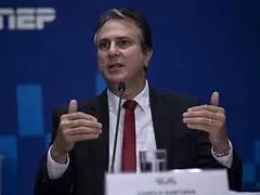  Ministro da Educação alerta para uso das redes sociais por crianças: ‘Precisamos ter regras’