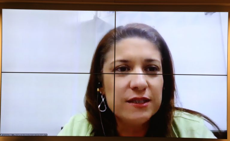  Financiamento é principal desafio para garantir psicólogos e assistentes sociais nas escolas, dizem especialistas