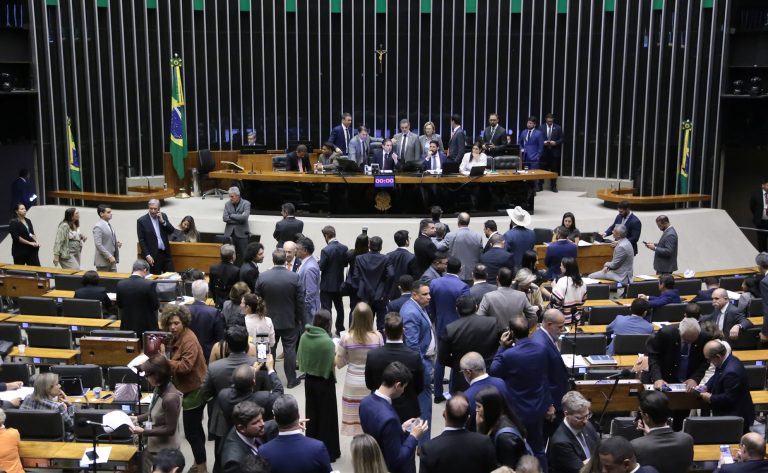  Câmara aprova projeto sobre proteção de crianças em ambientes digitais