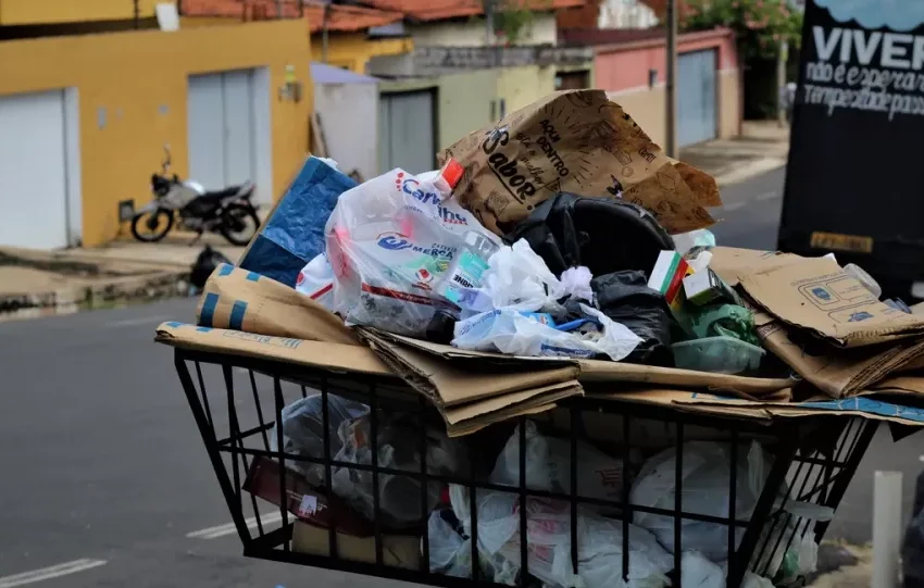  Atrasos na coleta de lixo geram denúncias em Teresina; Justiça autoriza contratação emergencial
