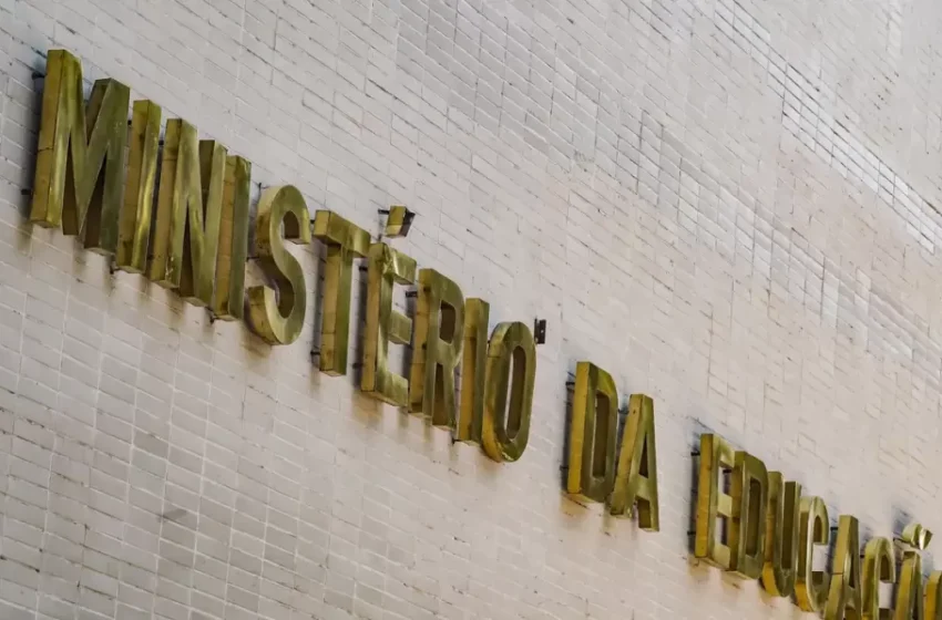  MEC lança curso para formação de professores do Ensino Médi