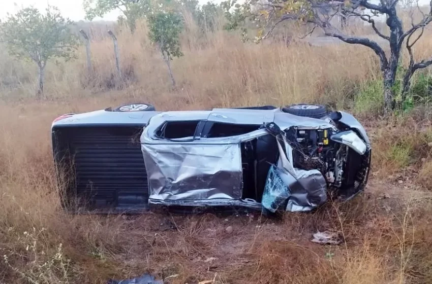  Cinco pessoas ficam feridas após caminhonete capotar em curva da PI-110