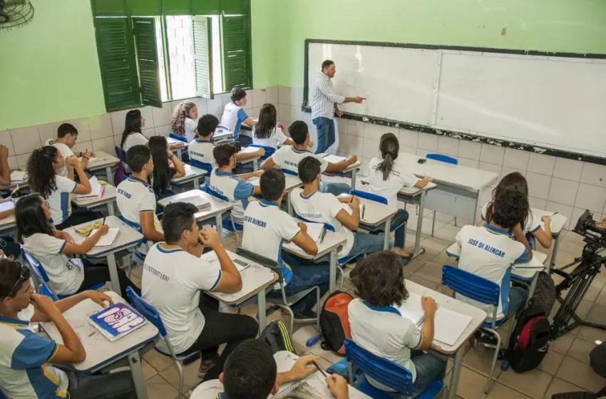  Justiça multa Prefeitura de Fortaleza em R$ 150 mil por falta de profissionais de apoio escolar a alunos com deficiência