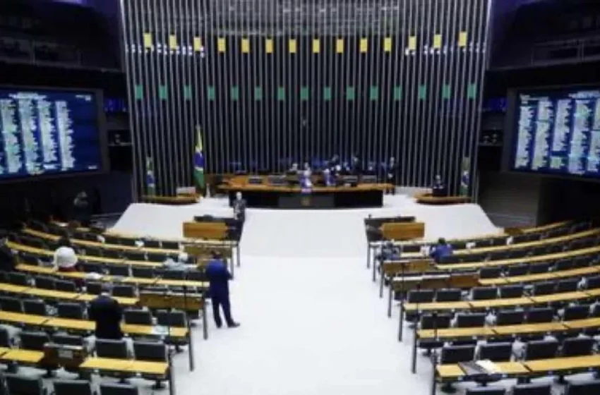 Câmara aprova projeto que proíbe cobranças sindicais na folha de aposentados do INSS