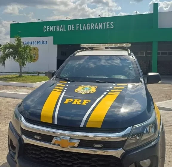 Suspeito de agredir companheira é preso durante viagem após vítima fazer Boletim Online, no Piauí