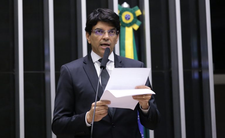  Câmara aprova em 2º turno o texto-base da PEC das Prerrogativas