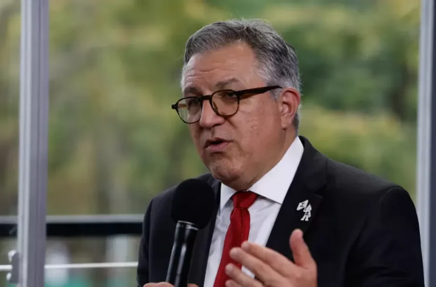  Ministro Alexandre Padilha dá entrevista exclusiva à Rede de Rádio Verdes Campos Sat