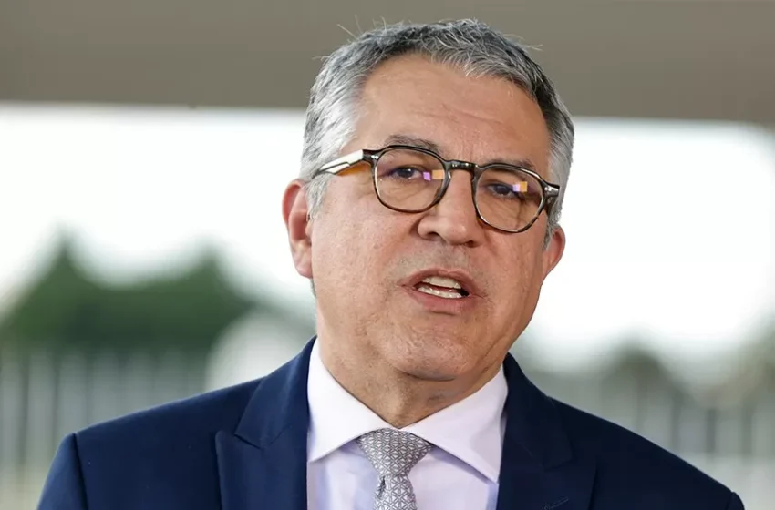  Ministro confirma caso suspeito de intoxicação por metanol em hospital no litoral do Piauí