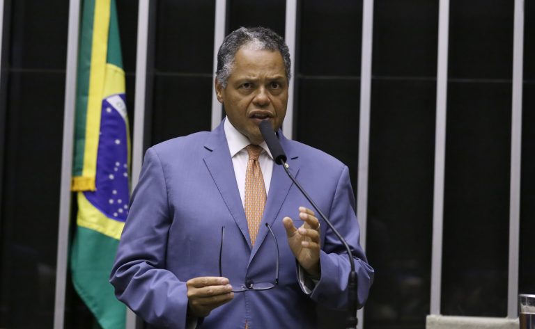  Câmara aprova em 2º turno PEC que regulamenta aposentadoria dos agentes de saúde e de combate a endemias
