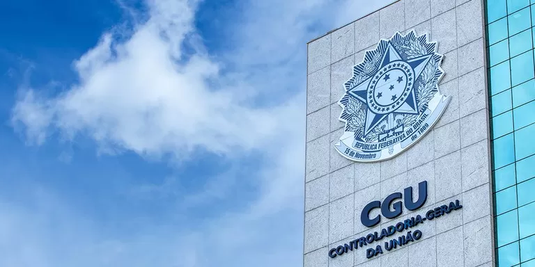  CNHs vencidas são usadas por associação para fraudar descontos de aposentados