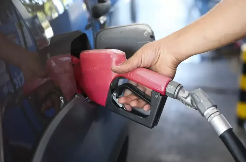 Petrobras anuncia redução no preço da gasolina em 4,9% nas refinarias