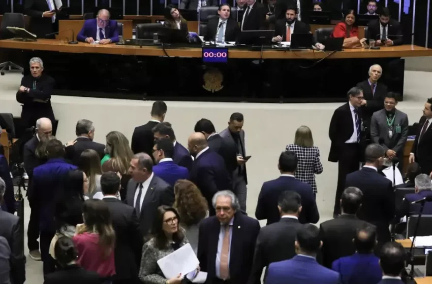 Câmara aprova PL que cria crime de “Domínio de Cidades” e aumenta pena para arrastão