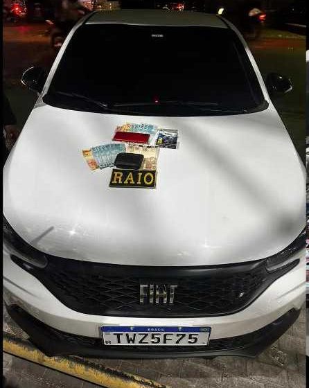  PMCE prende dupla suspeita de furtar 24 garrafas de whisky, sete protetores labiais e tênis no Eusébio