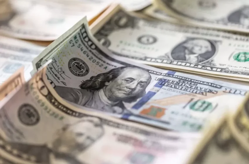  Ibovespa fecha estável em dia de feriado nos EUA e dólar sobe para R$ 5,35