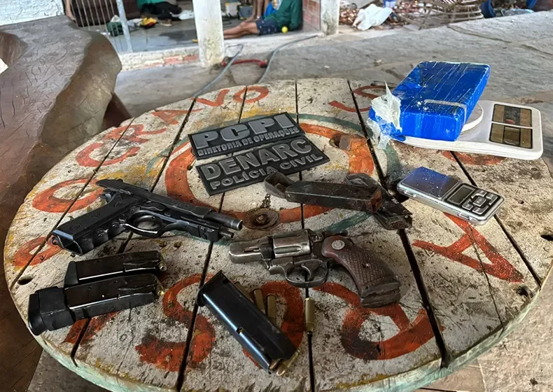  Três pessoas são presas em sitio com armas e drogas em Timon