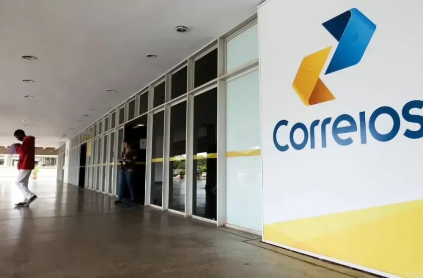  Correios admitem risco de não pagar 13º após reunião no TST