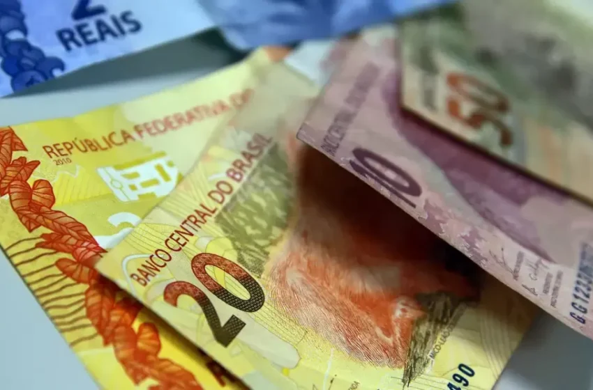  Governo reduz projeção do salário-mínimo de 2026 para R$ 1.627