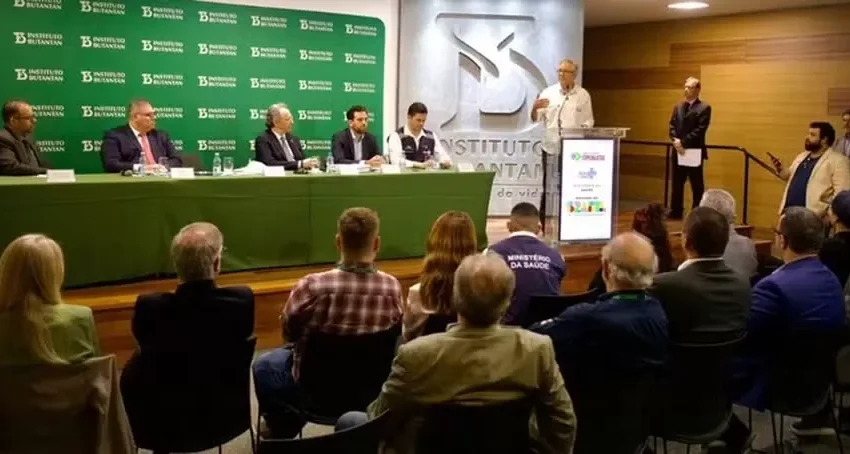  Instituto Butantan entrega primeiras doses da vacina de dose única contra a dengue ao Ministério da Saúde