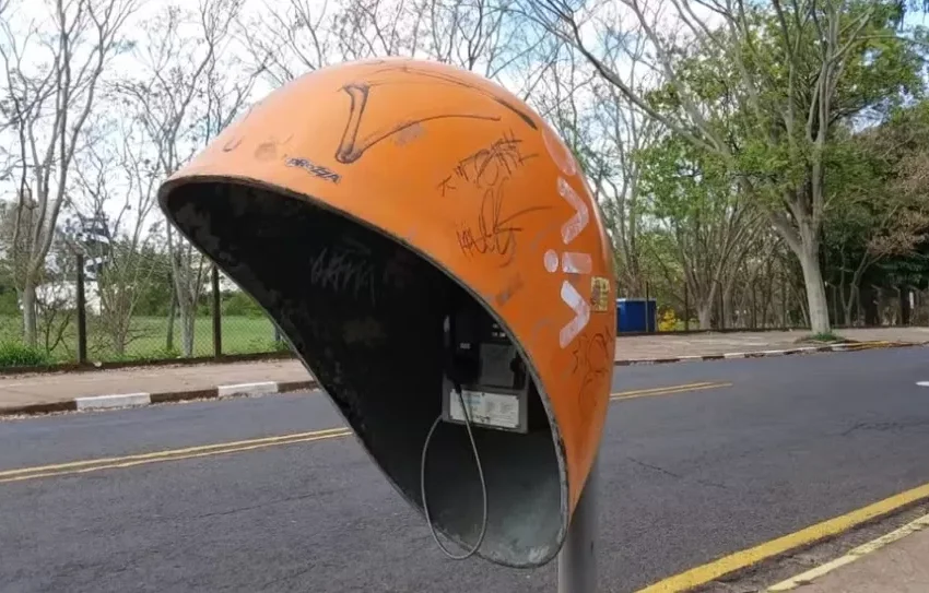  Orelhões serão retirados das ruas de todo o Brasil até o fim de 2026