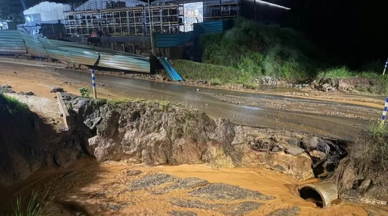  Rompimento de barragem em mina da Vale alaga área de Ouro Preto