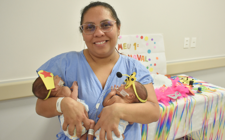  Bebês da Unidade Canguru do HUC participam de ensaio fotográfico em clima de Carnaval