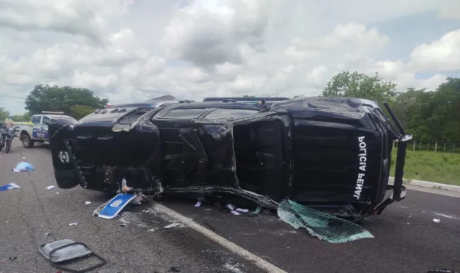  Viatura da Polícia Penal capota na BR-343 em Piracuruca durante transporte de detentas