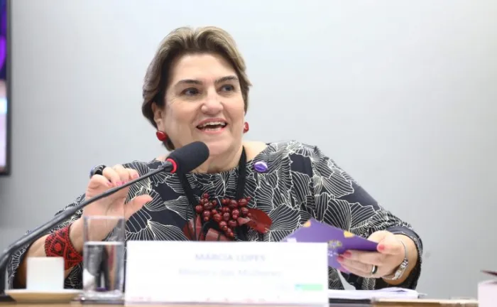 Ministra das Mulheres será ouvida na comissão mista de combate à violência; participe