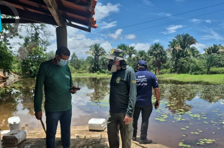 Após acidente com carga química, Semarh proíbe banho, pesca e coleta de água no Riacho Esfolado em Bertolínia