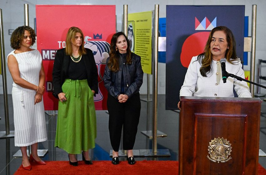  Mostra une protagonismo feminino a ilustrações de Maurício de Sousa