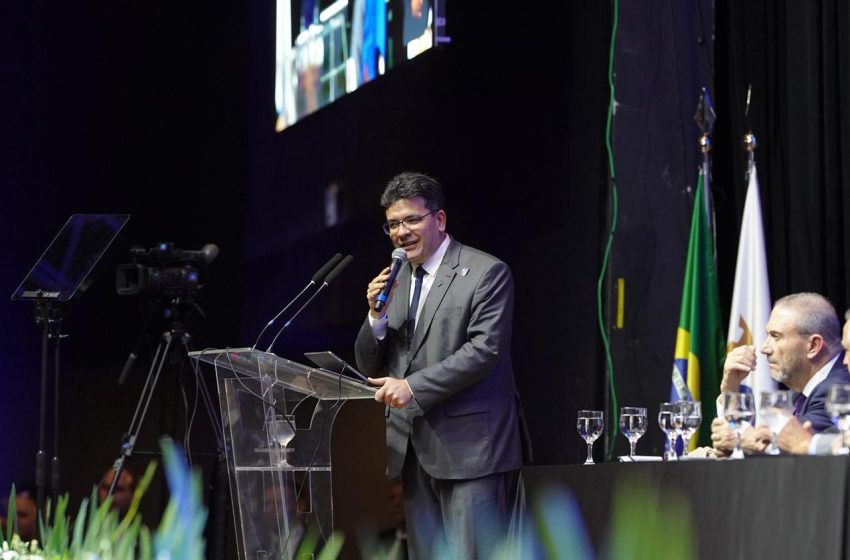  Rafael Fonteles prestigia posse de piauiense como presidente do Conselho Federal de Contabilidade e reforça importância da categoria
