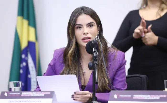  Projeto garante ao trabalhador direito de não responder a mensagens fora do expediente