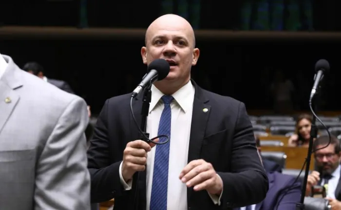  Projeto torna crime criar entidade falsa para desviar dinheiro público