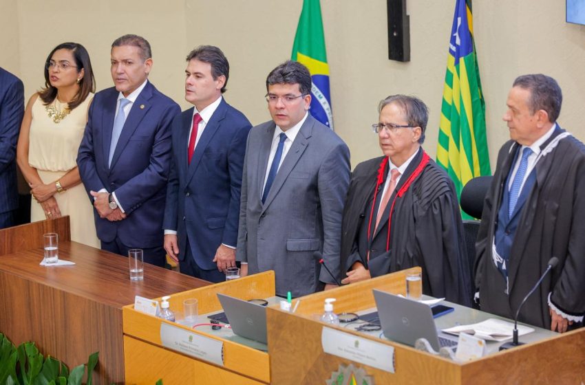  Rafael Fonteles prestigia posse da nova gestão do TRE-PI