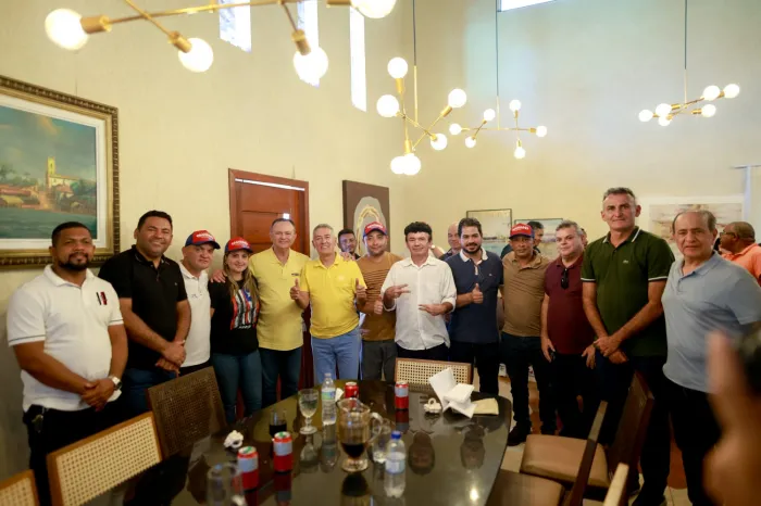  Brandão percorre a MA-014 de ponta a ponta vistoriando obras de requalificação que estão na fase final