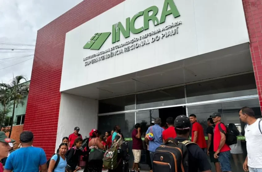  Trabalhadores Sem Terra ocupam sede do Incra em Teresina