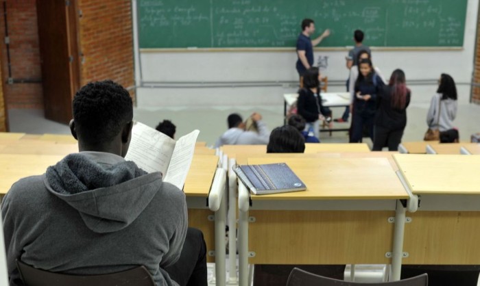  Encontro debate importância do ensino de jornalismo diante de IA