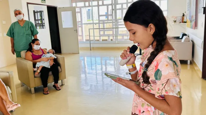  Paciente pediátrica inspira ação de humanização com música no Hospital Dr. Carlos Macieira
