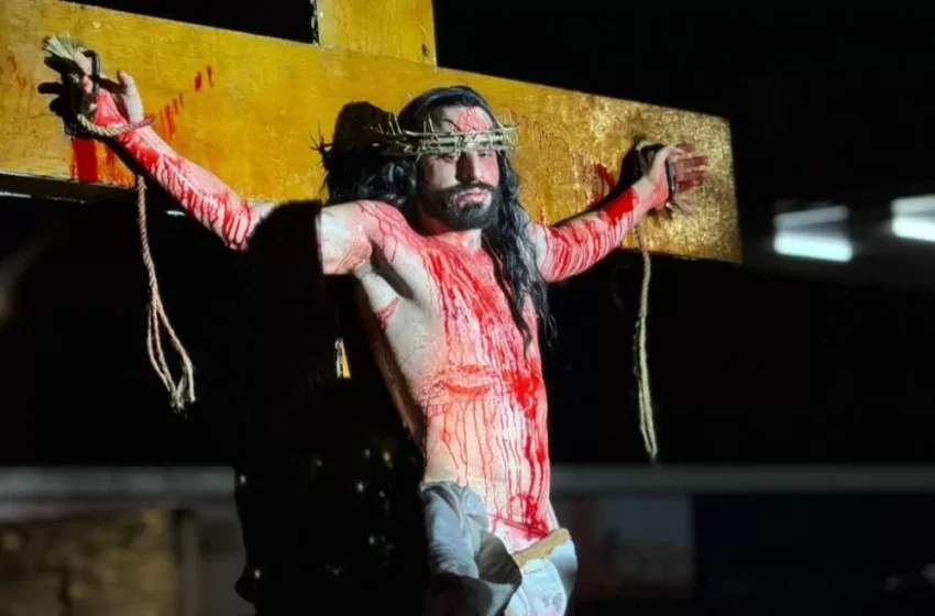  Multidão prestigia encenação da Paixão de Cristo no Norte do Piauí