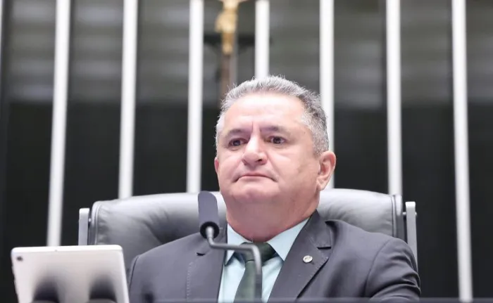 Câmara aprova urgência para projetos sobre tornozeleira eletrônica e merenda escolar