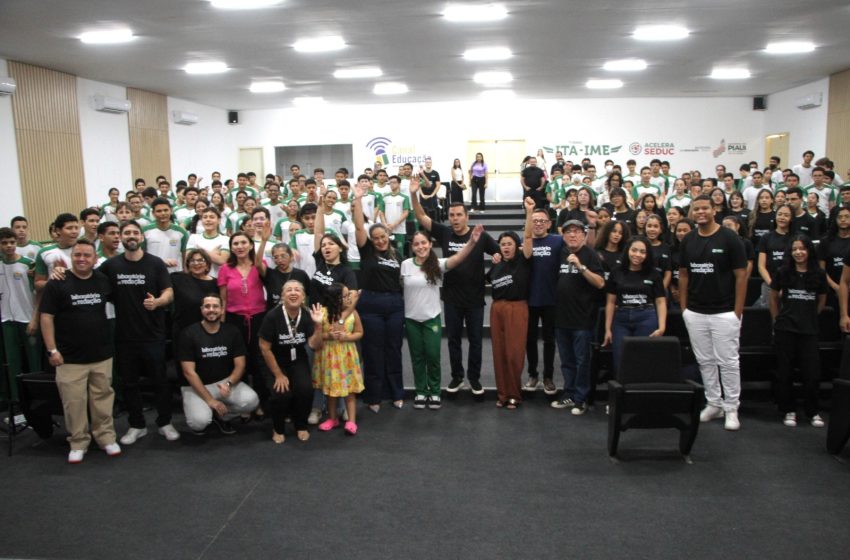  Mais de 1.200 estudantes iniciam preparação para alcançar nota mil no Enem