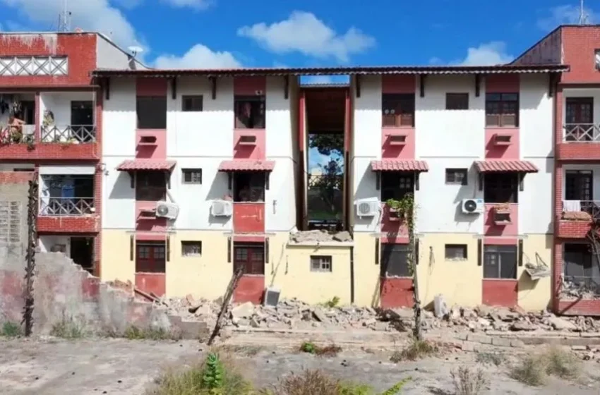  Muro desaba e atinge condomínio residencial no bairro Messejana, em Fortaleza