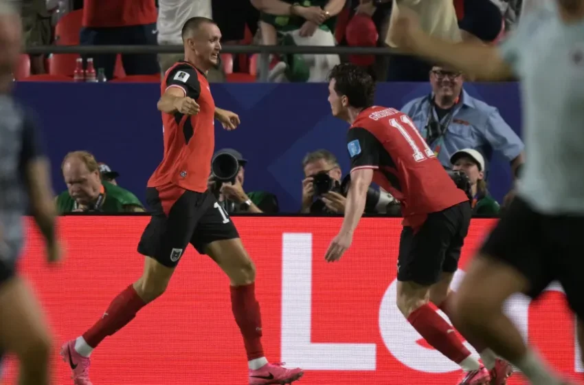  Pelo Grupo J em uma definição épica, Áustria empata no último minuto contra a Argélia e passa em segundo