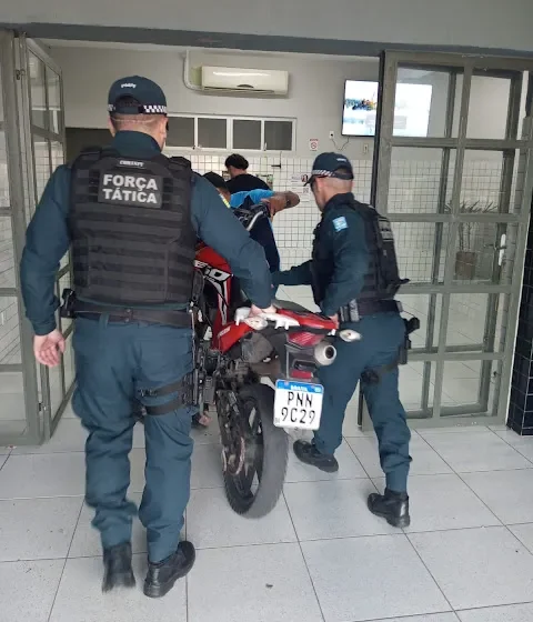  Moto roubada no Ceará e usada em assaltos é apreendida pela PM em Parnaíba
