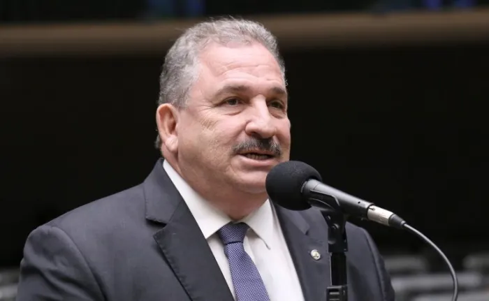  Comissão aprova autorização para governos custearem água e luz de feiras