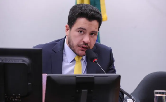  Comissão aprova projeto que estabelece regras para divulgação de imagens de crianças na internet