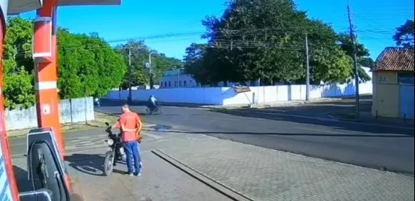  Acidente entre moto e pedestre deixa jovem entubado em José de Freitas