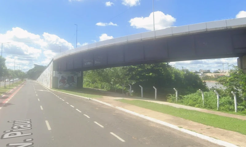  Moradores reclamam de buracos e falta de iluminação na Ponte da Amizade