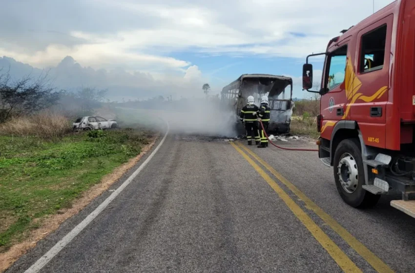  Ônibus com romeiros tomba na CE-456 e deixa mortos e feridos em Canindé